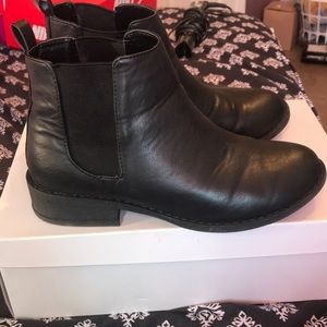 Black Chelsea boots